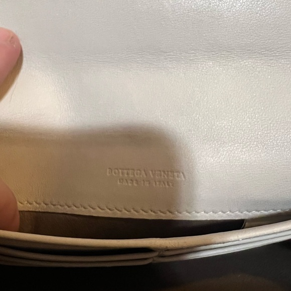 Bottega Veneta Intrecciato White and Black Wallet - Picture 7 of 16